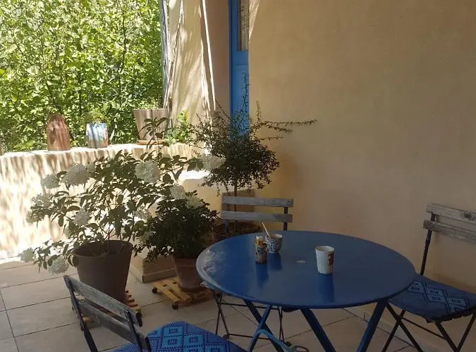 La Colline Bleue Bed & Breakfast